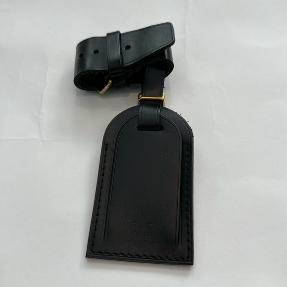 Louis Vuitton Authentic Pre owned in great condition Black Luggage Tag. - Picture 3 of 9